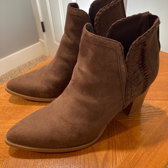 Maurices Booties Sz 9.5 Brown High Block Heel Western Dressy Pointed Toe Cowgirl - Picture 1 of 6